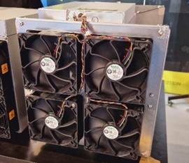 Antminer S19 L7 KS3 odhlucnenie minerov pomocou vymeny ventilátorikov